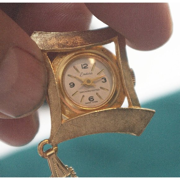 Vintage Endura Pendant Watch Windup Works With Chain Shock Protected Swiss Nice - Picture 1 of 8